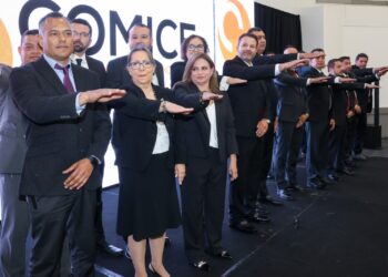 Toma protesta Víctor González Mendívil como presidente de Comice TTR