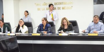 Exhortan a empresas a retirar de la vía pública cableado y postes en desuso