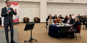 Exhorta a las empresas de Baja California a implementar Normas de Información de Sostenibilidad