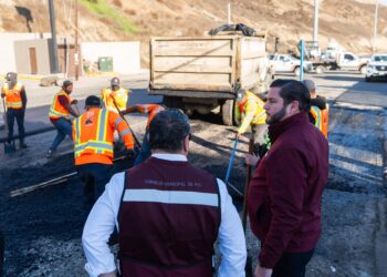 Supervisa Burgueño obras de mantenimiento de vialidades en delegación Otay – Centenario