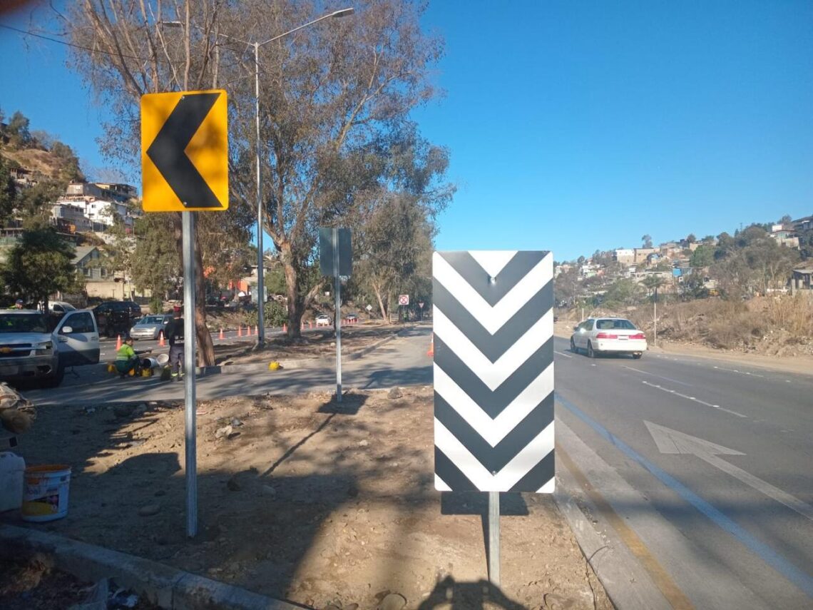 Colocan señalética en tramo del Rosas Magallón