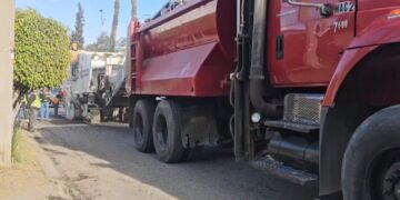 Inician trabajos de mantenimiento vial en Lomas de Agua Caliente