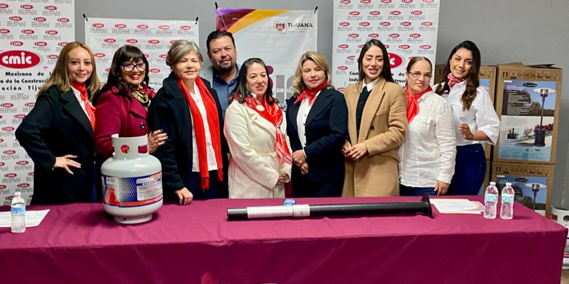 Entrega Comité de Damas de CMIC calentones para las instalaciones del DIF