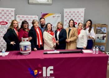 Entrega Comité de Damas de CMIC calentones para las instalaciones del DIF