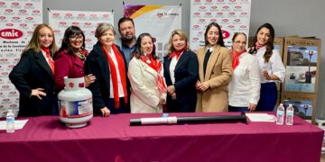 Entrega Comité de Damas de CMIC calentones para las instalaciones del DIF