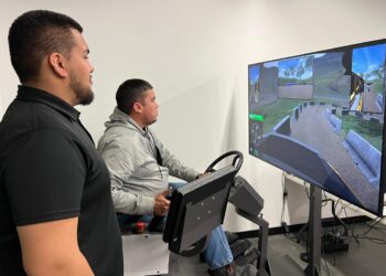 Capacitan a operadores de maquinaria pesada ante déficit en la construcción