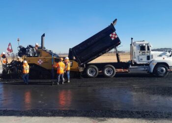 Enfrenta construcción retos críticos, pero mantiene visión de futuro en BC