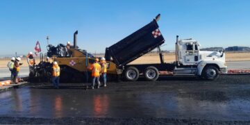 Enfrenta construcción retos críticos, pero mantiene visión de futuro en BC