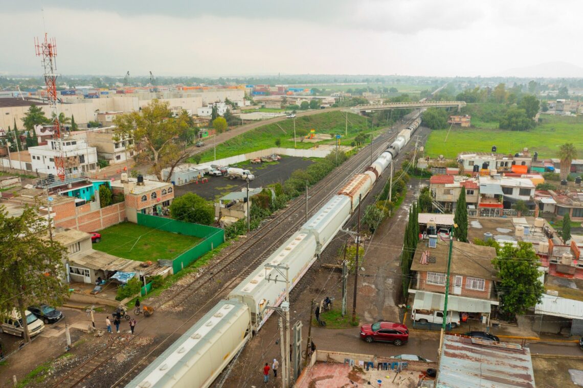 Mantiene SEDATU diálogo y trabajo social con familias aledañas al derecho de vía de trenes de pasajeros