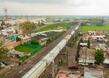 Mantiene SEDATU diálogo y trabajo social con familias aledañas al derecho de vía de trenes de pasajeros