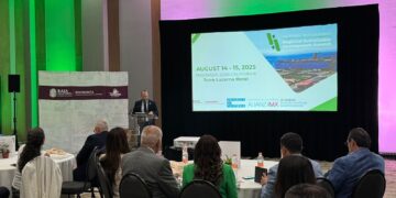 Analizan movilidad cero emisiones, transición y eficiencia energética en Cumbre Regional con presencia de representantes del Gob BC