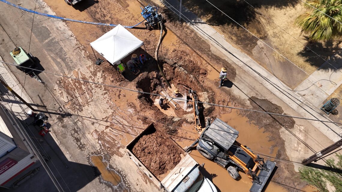 CESPM repara línea de agua potable de 20 pulgadas en ex ejido Coahuila