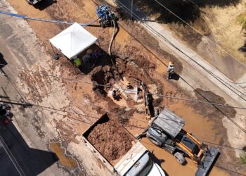 CESPM repara línea de agua potable de 20 pulgadas en ex ejido Coahuila
