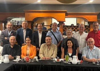Avanza BC hacia una movilidad más segura y sustentable, expone IMOS ante Grupo Minarete Tijuana