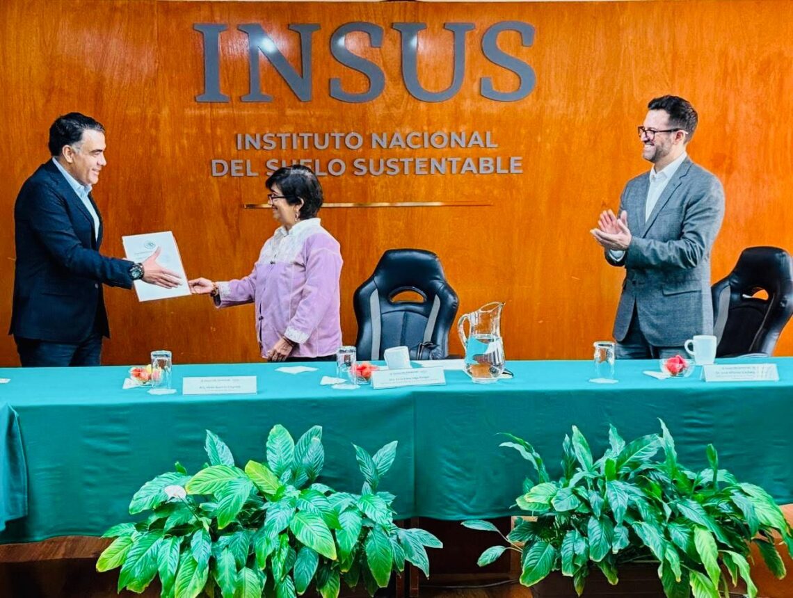 Rinde protesta como director general del Insus Víctor Guzmán Dagnino