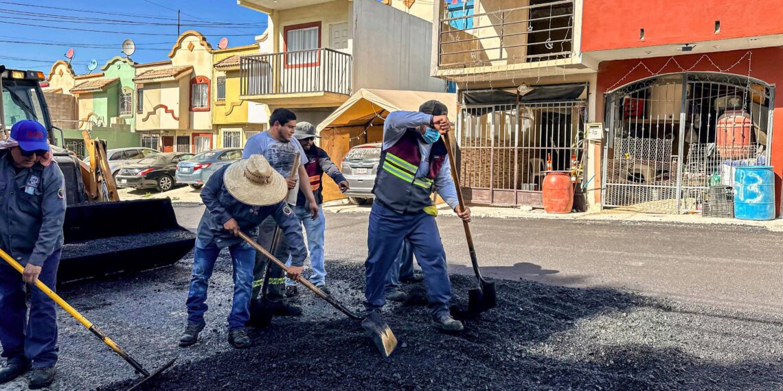 Fortalece Gobierno Municipal de Tijuana acciones de bacheo en las delegaciones municipales