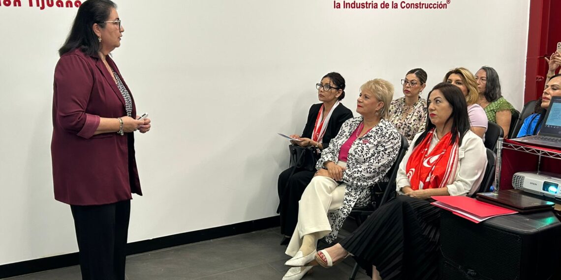 Fortalecen liderazgo femenino en la industria de la construcción
