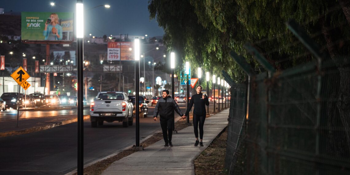Luminarias LED y solares mejoran seguridad en zona del Parque Morelos