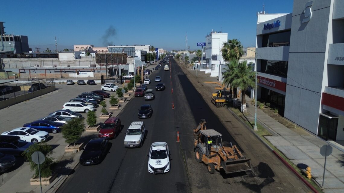 Continúa reciclado asfáltico en Av. Francisco I. Madero de Mexicali