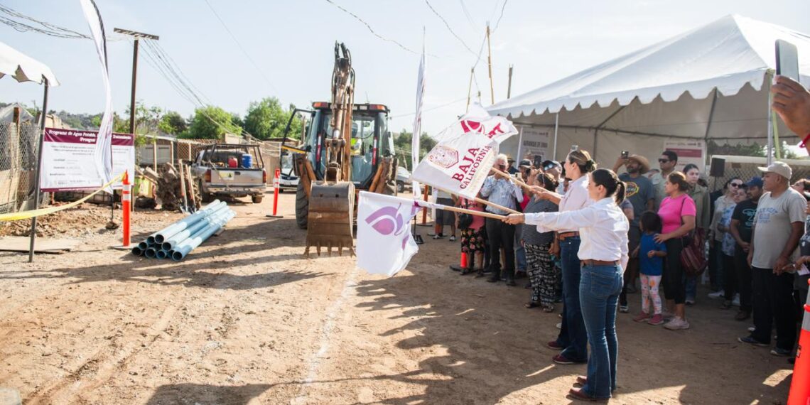 Construye CESPT red de agua potable en Col. Viñedos
