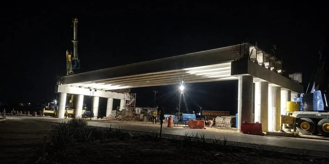 Montan cinco trabes en nuevo puente del Corredor 2000 y avanza obra de modernización