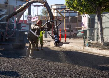 Tijuana atiende 1,500 metros cuadrados de bacheo en el bulevar Fundadores
